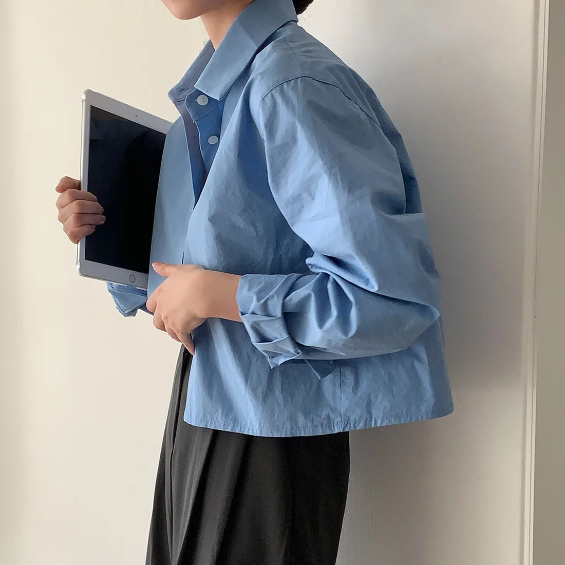 قميص نسائي فضفاض بأكمام طويلة وياقة مقلوبة، تصميم أساسي قصير بلون موحد، أنيق وعصري لبداية الربيع على الطراز الكوري #3