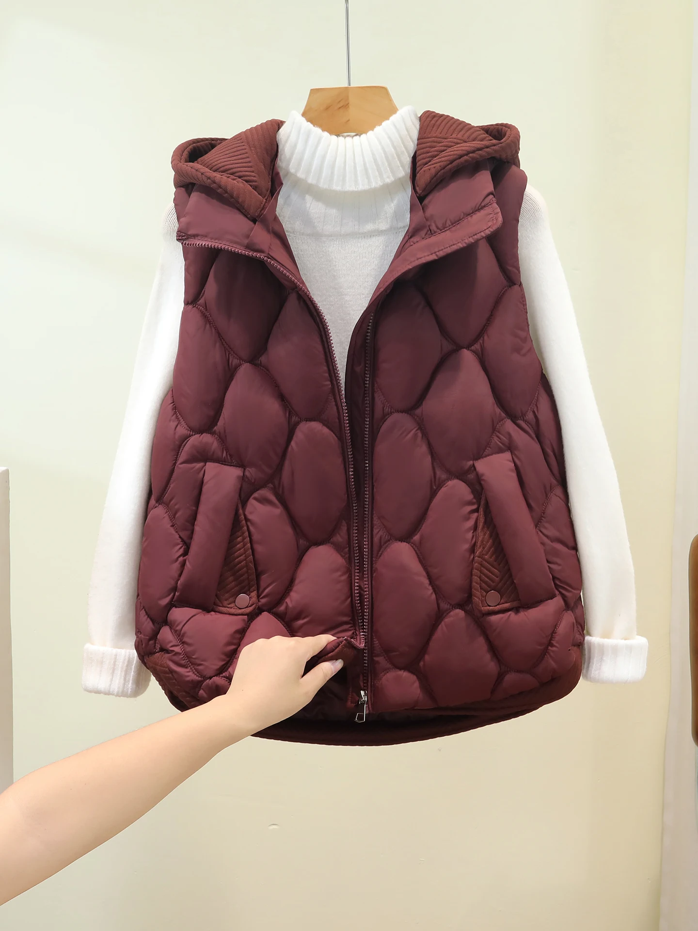 المرأة أسفل سترة القطن 2025 الخريف الشتاء ملابس خارجية الدفء تصميم الشعور وهمية قطعتين ملابس خارجية سستة لصق كيت