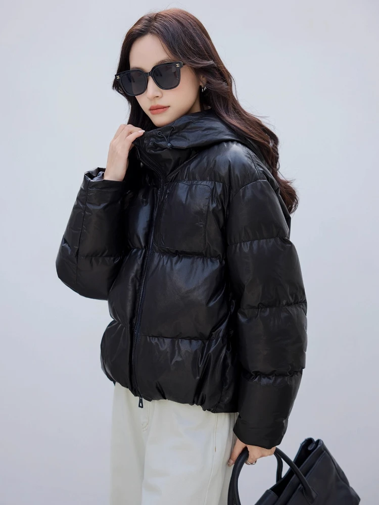 Chaquetas cortas de plumas de ganso de cuero genuino con capucha para mujer, abrigo de plumas de piel de cabra auténtica, sencillo y esponjoso, de gama alta, para invierno, 2025