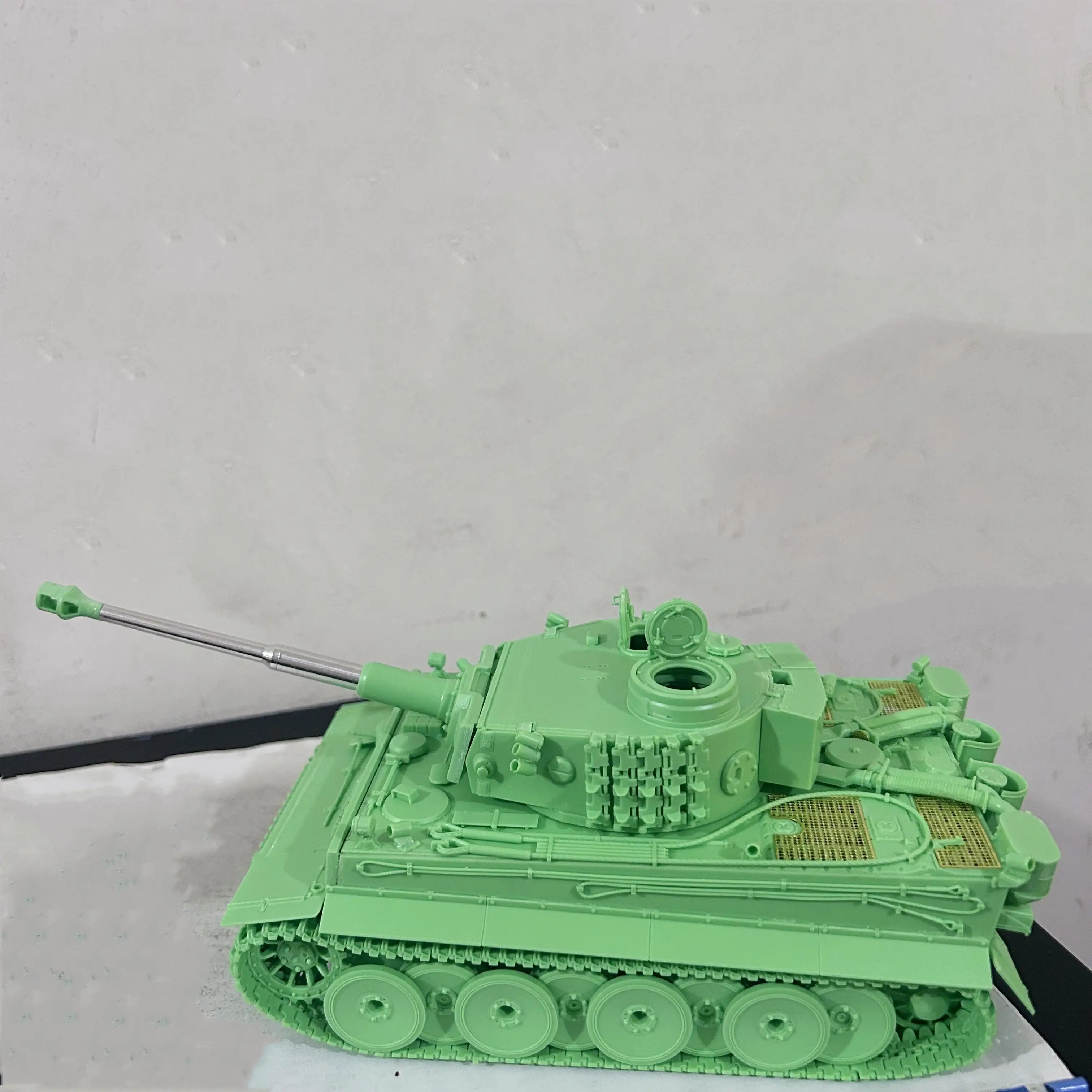 Tiger 4901GREEN 1/35 Scale Sd.Kfz.181 TIGER I 1942-1945 EARLY WW2 GERMAN HEAVY TANK Finished Product