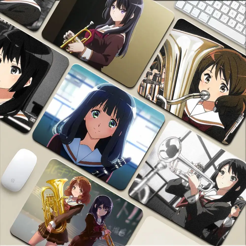 

Милый маленький коврик для мыши/клавиатуры/ноутбука с аниме-девочками-музыкантами, нескользящий настольный коврик