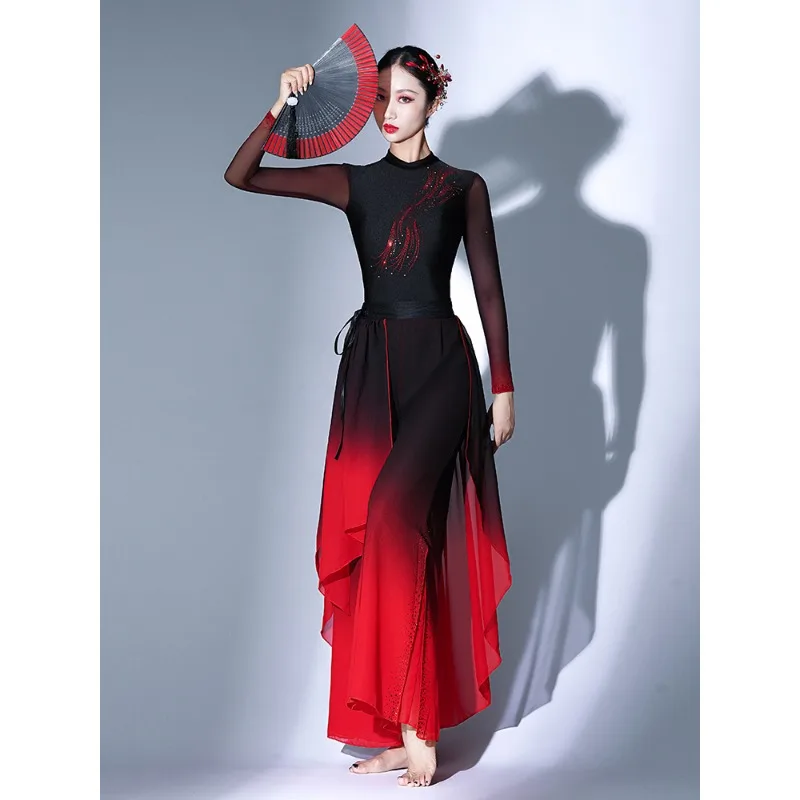 象王の舞衣、九江通の古典舞踊衣装、牛流の舞衣、赤と黒