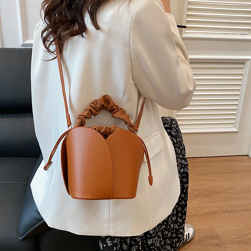 2025, trendige Nischen-Damentasche, klein, quadratisch, Premium-Textur, Pendler-Schulter-Crossbody-Handtasche