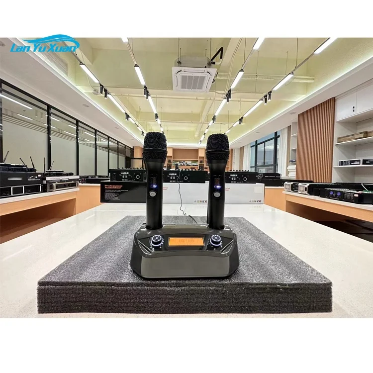 

RU-202 2 Channel UHF Wireless Microphone Rechargeable Dynamic Microphone