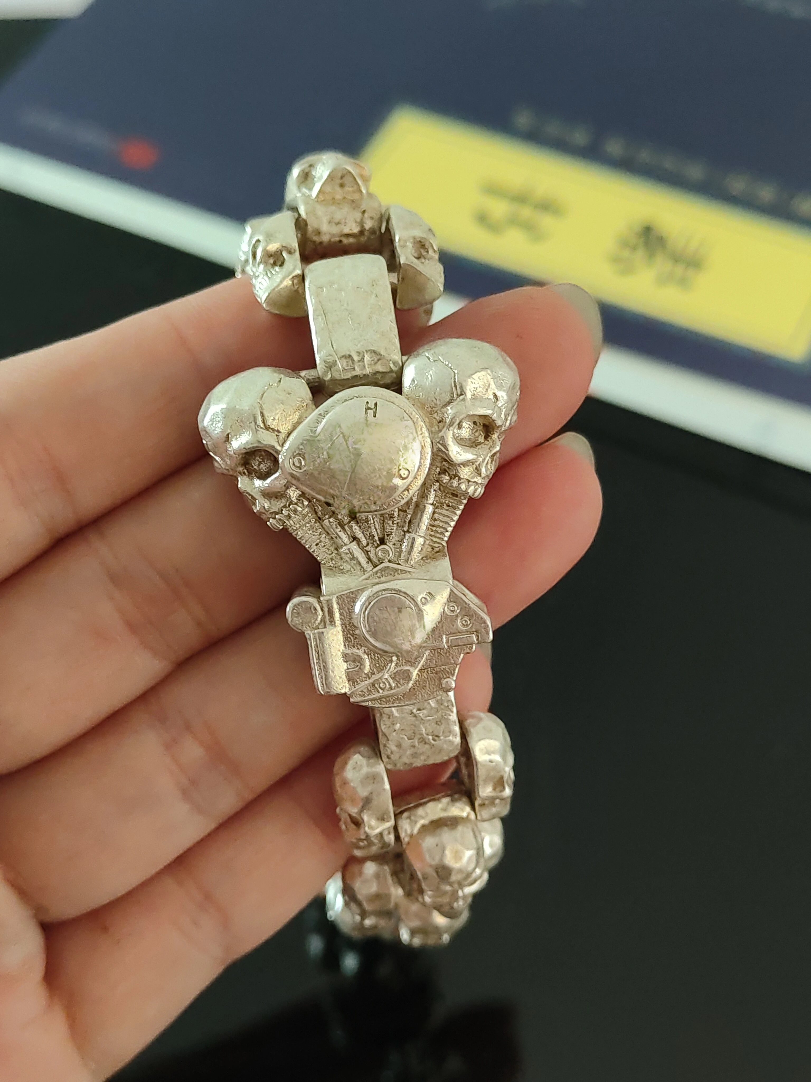 Tibetan Silver Skull Bracelet Fashion Bangle Personalized Jewelry Exquisite Workmanship Couple Men Women Couple Gift