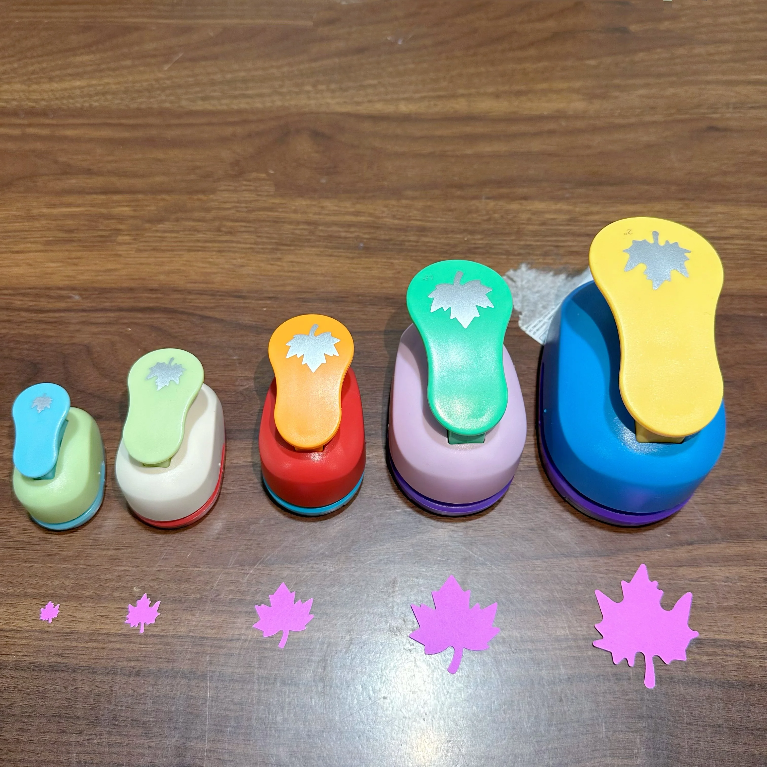 8/16/25/38/50 مللي متر لون عشوائي أوراق القيقب لكمة DIY بها بنفسك النقش اللكمات سكرابوكينغ آلة قطع الورق ثقب لكمة القاطع