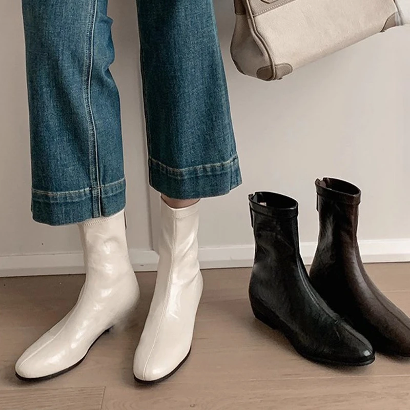 حذاء من الجلد للنساء الشقق موضة أحذية من الجلد 2025 شتاء جديد تشيلسي الأحذية المشي الاتجاه فستان أنيق أحذية فام مريحة