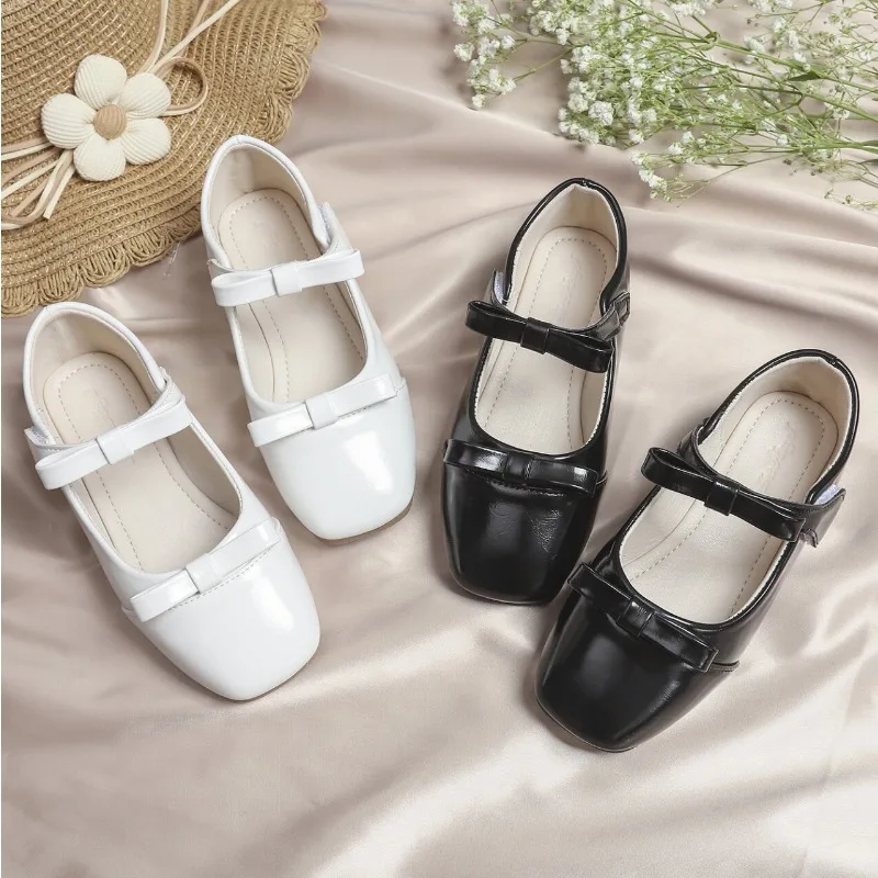 

Обувь для выступлений для девочек, черно-белая детская школьная обувь, униформа, простые банты, новинка 2025 года, модная детская кожаная обувь на свадьбу