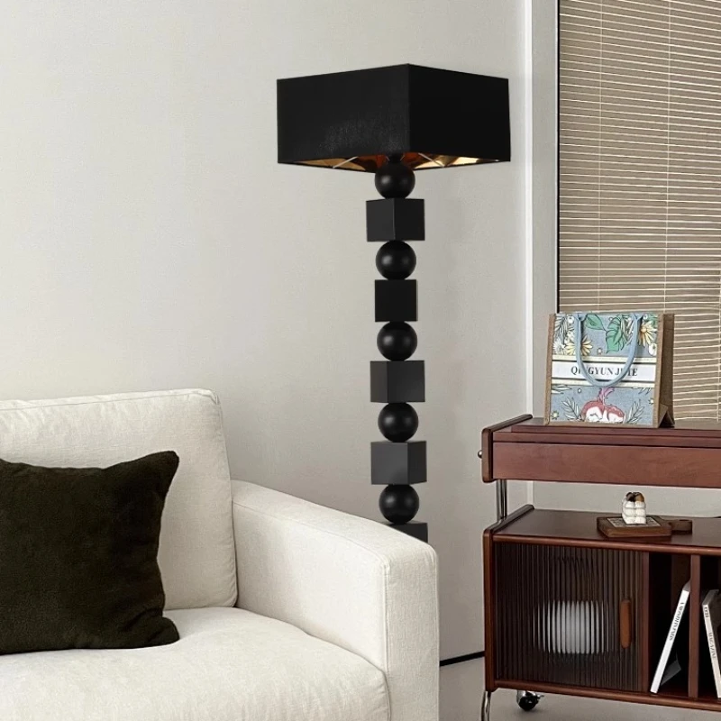 

Black floor lamp retro modern minimalist high-end sense study tea room decoration bedroom lamp