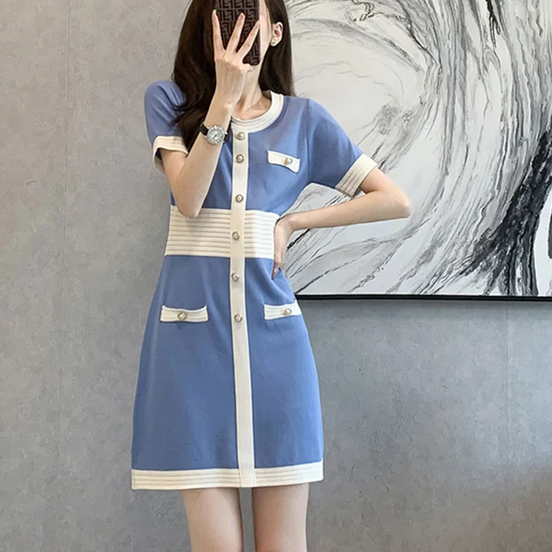 

Knitted Women's 2024 Summer Women's Pullover Round Neck Panel Button Pocket Fashion Contrast Color Bag Hip Short Sleeve Dress