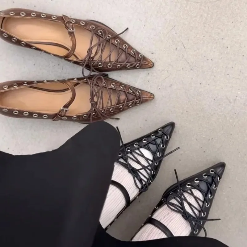Women's Shoes Retro Pointed Toe Lace-up Pumps Women Fashion Rivets Buckle Designer Shoes for Women England Style Office Shoe New