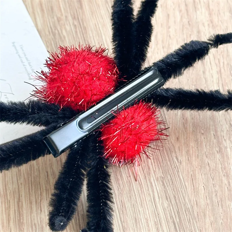 1 Stück gruselige, süße, flauschige Spinnen-Haarspangen, flauschige Halloween-Accessoires, perfekte Kostümpartys, gruselige, schicke Frisuren, festlicher Spaß – Detail 1