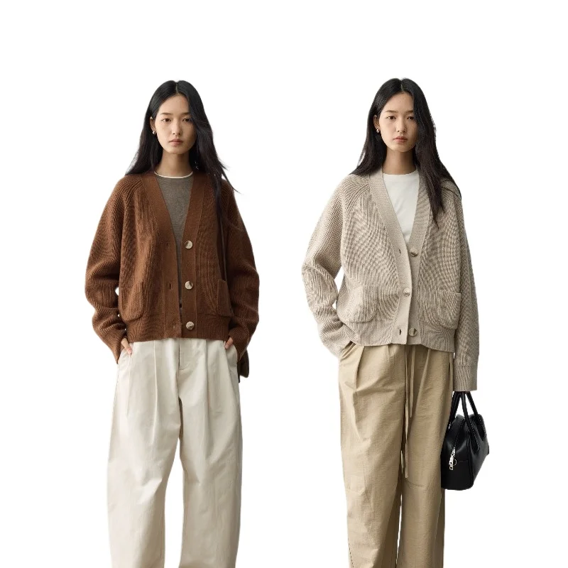 

Vintage college style _ high gram weight basulan wool ingot needle texture pocket V-neck knitted cardigan