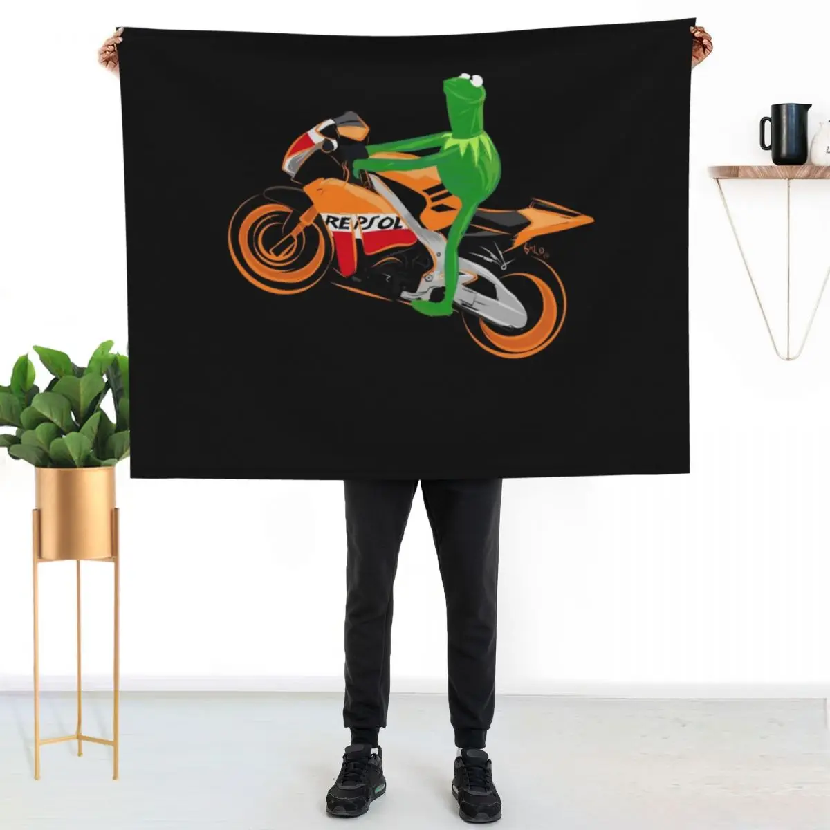 Frog on road Throw Blanket Faux Fur Soft Warm Blanket for Bed