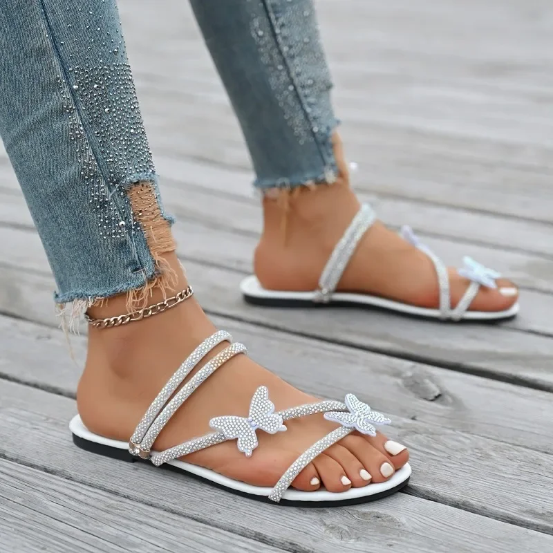 Zomer Nieuwe Dames Plus Size Sandalen Outdoor Ronde Neus Smalle Band Kristal Vlinder Slippers voor Strand Dagelijkse Slippers