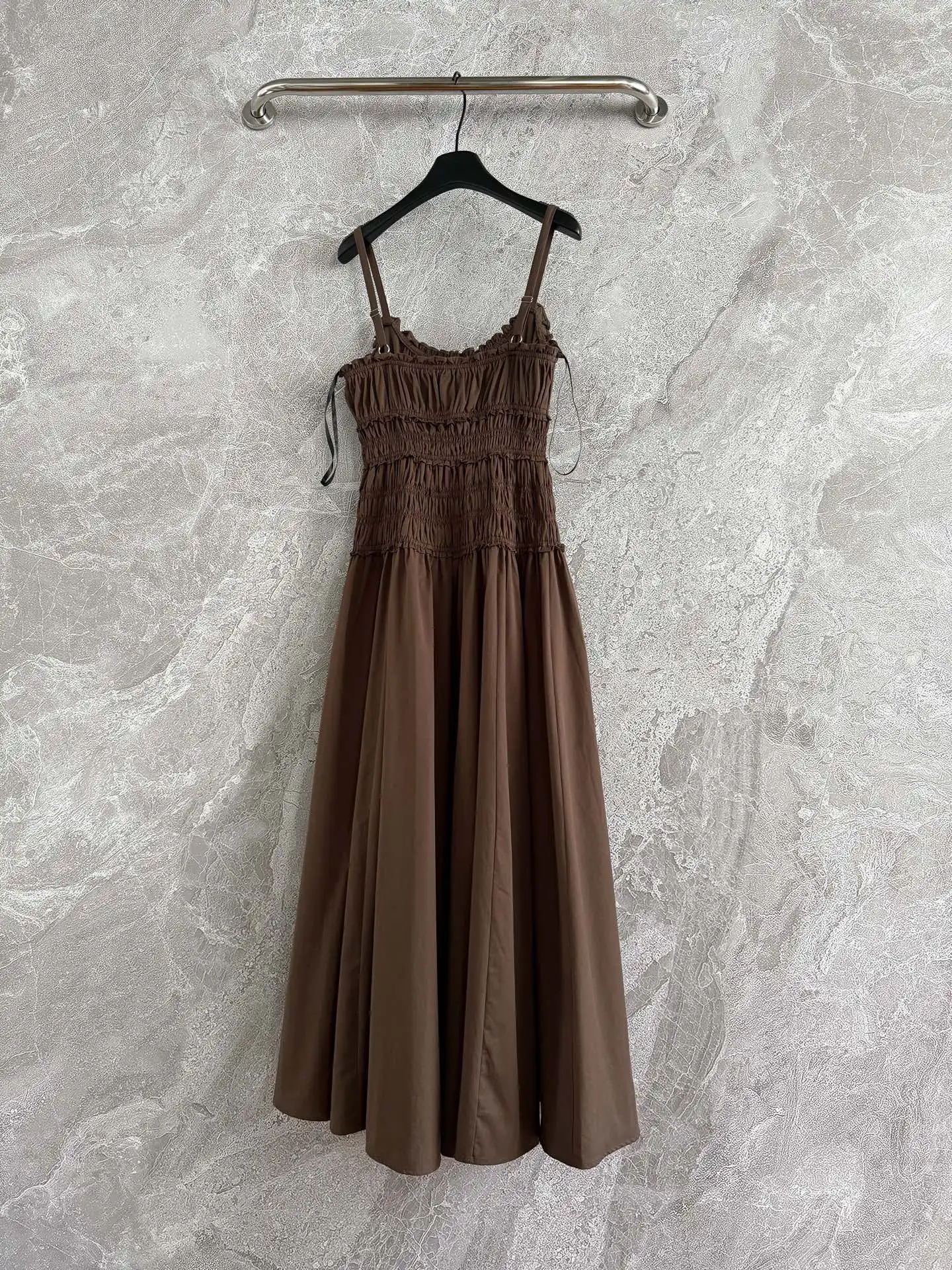 2025 ใหม่ผู้หญิง Mocha สีผ้าฝ้าย Smocking จีบเอวยางยืดรอบคอลําลองสุภาพสตรีสลิง Robe