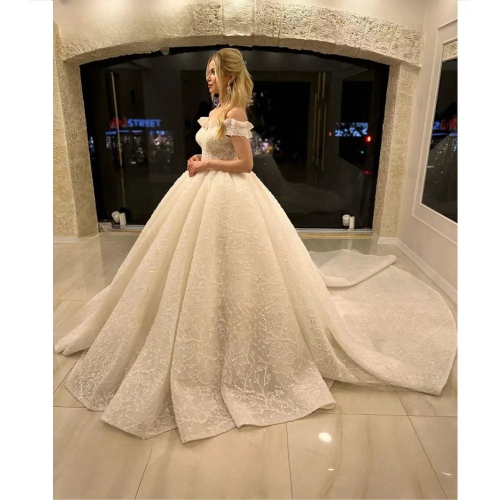 Romantic Ivory Wedding Dresses Sweetheart Lace Neckline Princess Ball Gowns Off Shoulder Luxury Puffy Bridal Gowns Custom Made