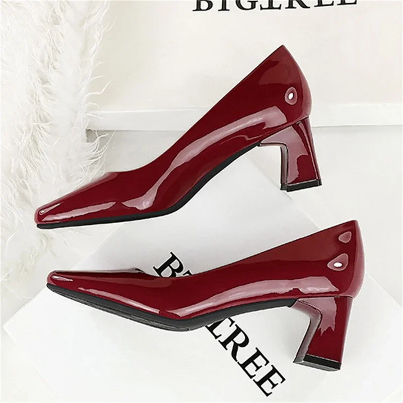 

2026 New Fashion Pumps for Women Square Toe Patent Leather High Heels Temperament Elegant Banquet Ladies Shoes Bombas De Mujeres