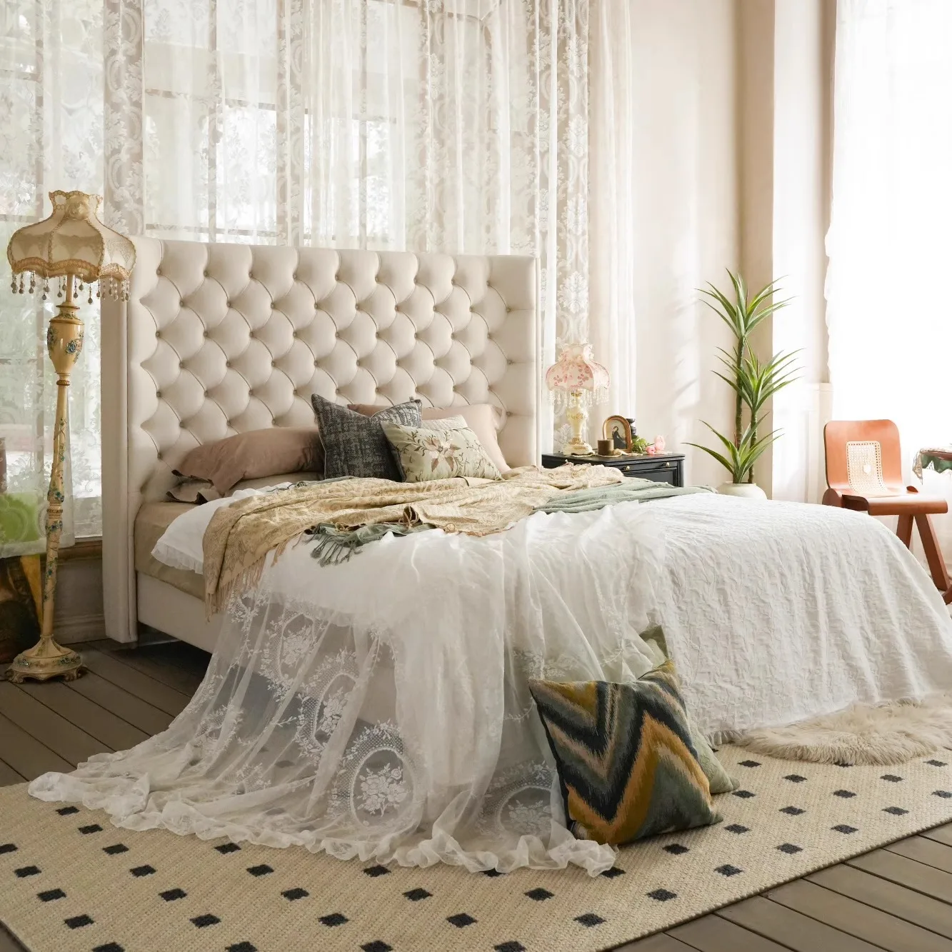 Dormitorio principal Cama de boda con respaldo alto de lujo, ligera, de cuero, con hebilla simple y moderna