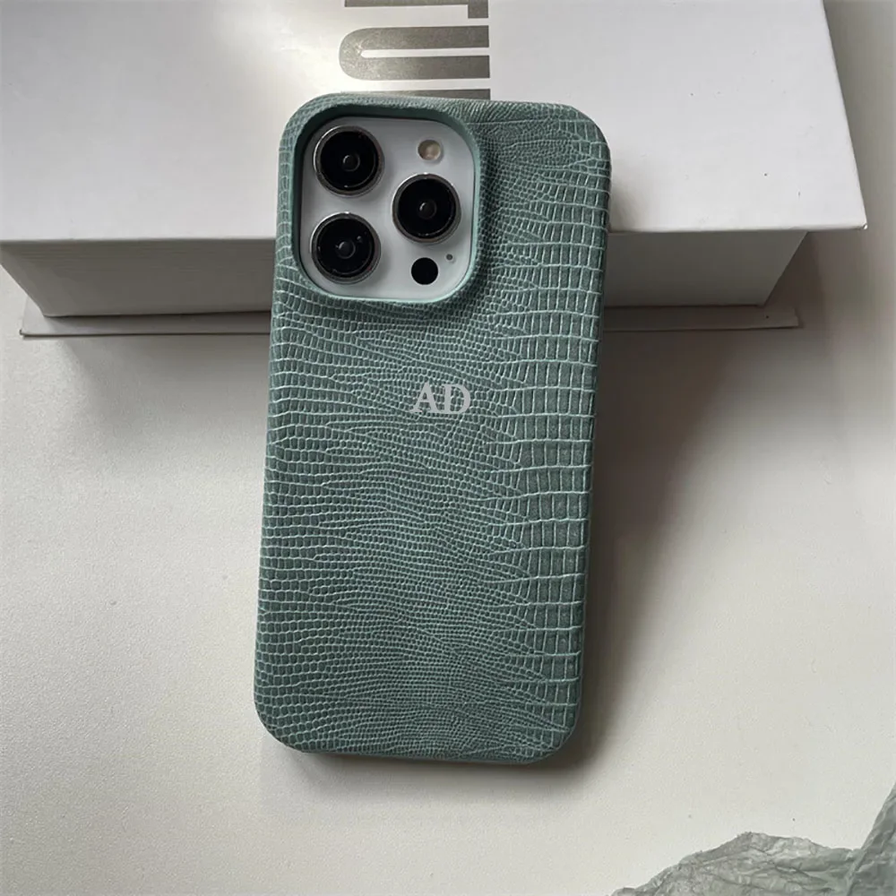 Personalisierte Gold-Initialen Lederhülle für iPhone 17 Pro Max 16 15 14 13 Pro Max Luxuriöse Eidechsen-PU-Hartschale – Detail 4