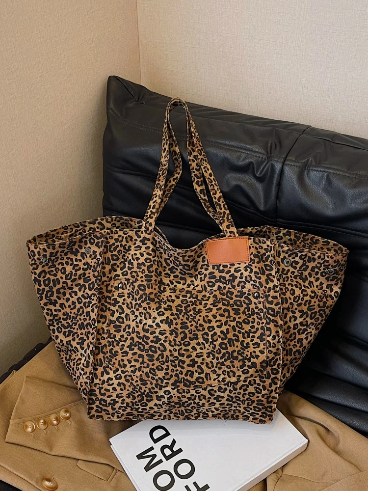 

Ladies' new trendy leopard print shoulder bag tote bag with large capacity, fashionable and versatile square bag
