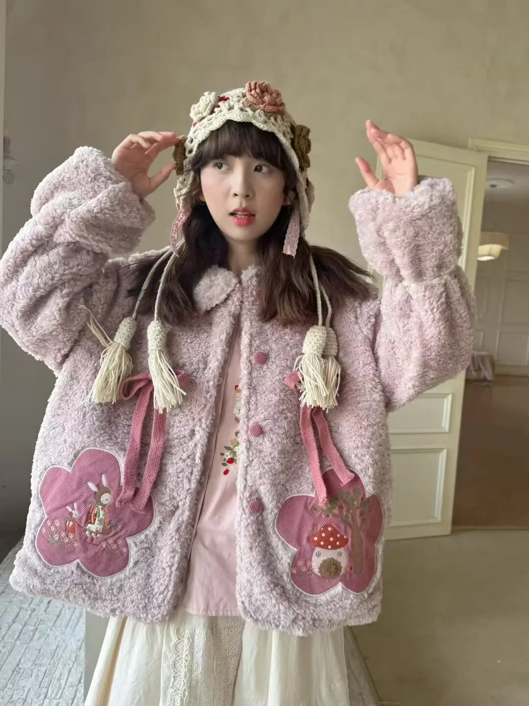 

Розовый ретро японский вышитый кукольный воротник, утолщенный мех ягненка, теплая хлопковая куртка с длинными рукавами, стиль трапециевидной формы, свежий милый стиль