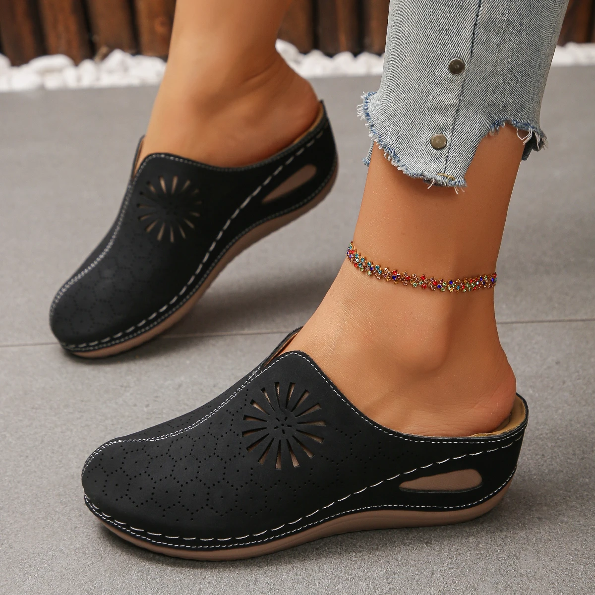 Women Slippers 2026 New Summer Lightweight Beach Shoes Wedge Heels Sandals Non Slip Durable Shoes for Women Retro Slides Women