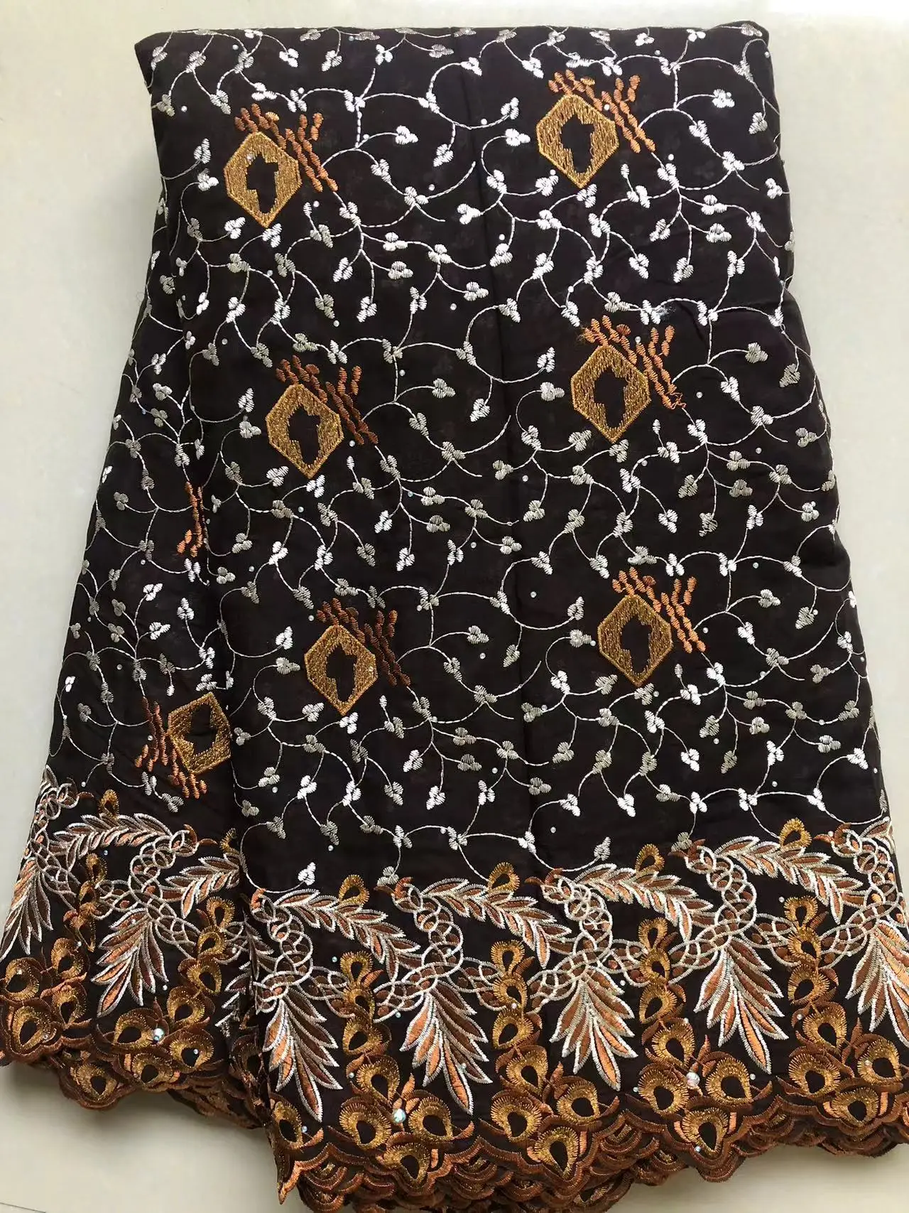 

Африканская кружевная ткань 2025 г., высокое качество, с камнями, вышитая хлопковая швейцарская вуаль, кружево в Швейцарии, высокое качество для платьев