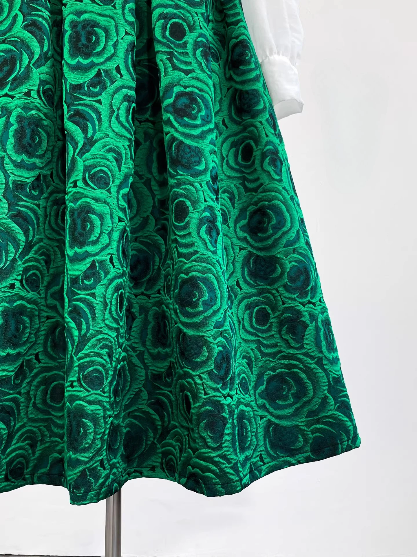 Wiosenno-jesienna nowa damska spódnica do połowy łydki, retro spódnica w kształcie litery A, żakardowa spódnica do pracy, średniej długości spódnica z bufkami.