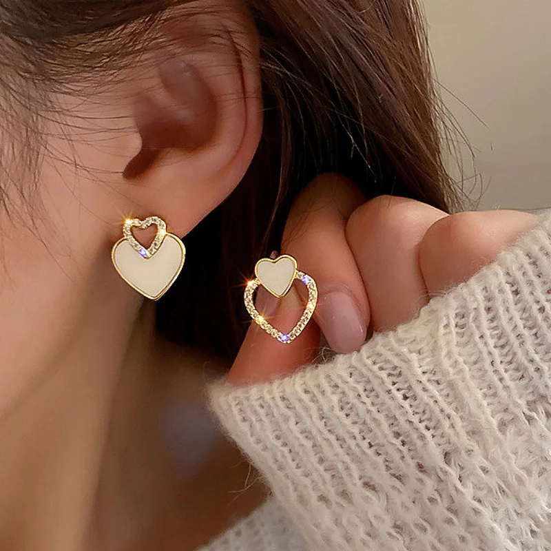 Pendientes coreanos asimétricos de corazón para mujer, cristal brillante, esmalte Beige, pendientes inusuales huecos de amor para niñas, joyería bohemia para las orejas