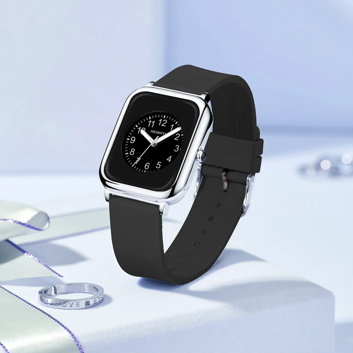 ساعة كوارتز مربعة بسيطة ذات قيمة عالية