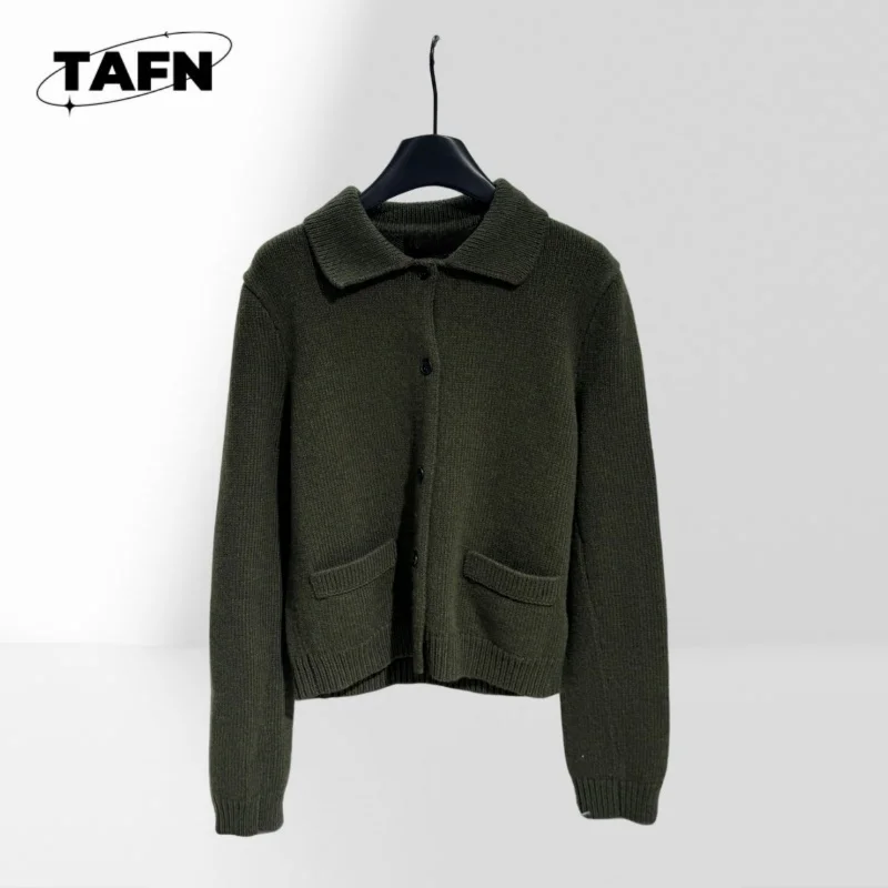 

25 Vintage Cashmere Cardigan – Classic Design with Modern Comfort Vintage Look with Modern Warmth for Casual Wear AK1148