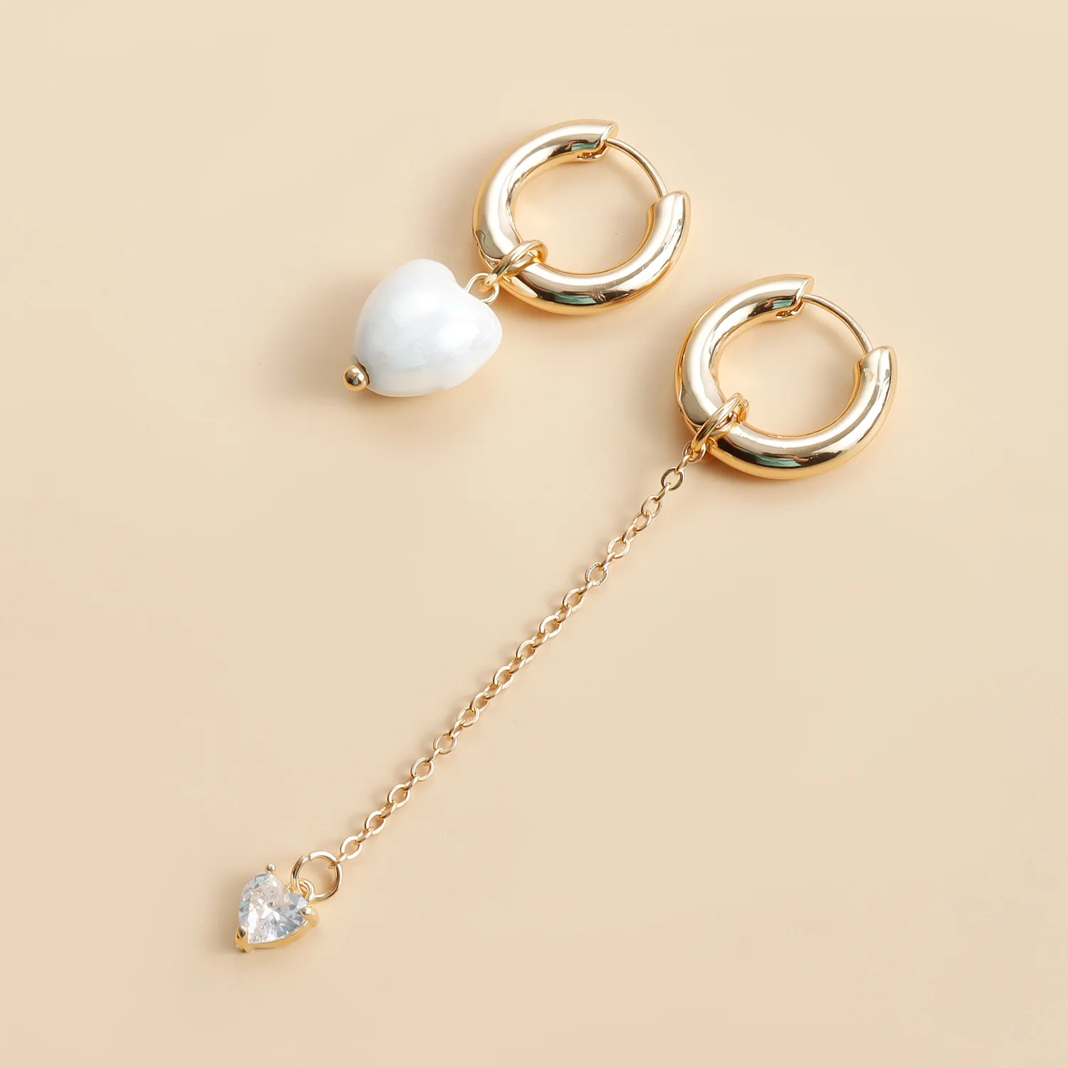 New fashion trend  jewelry Tassel love earrings Heart pendant small design ear buckle earrings
