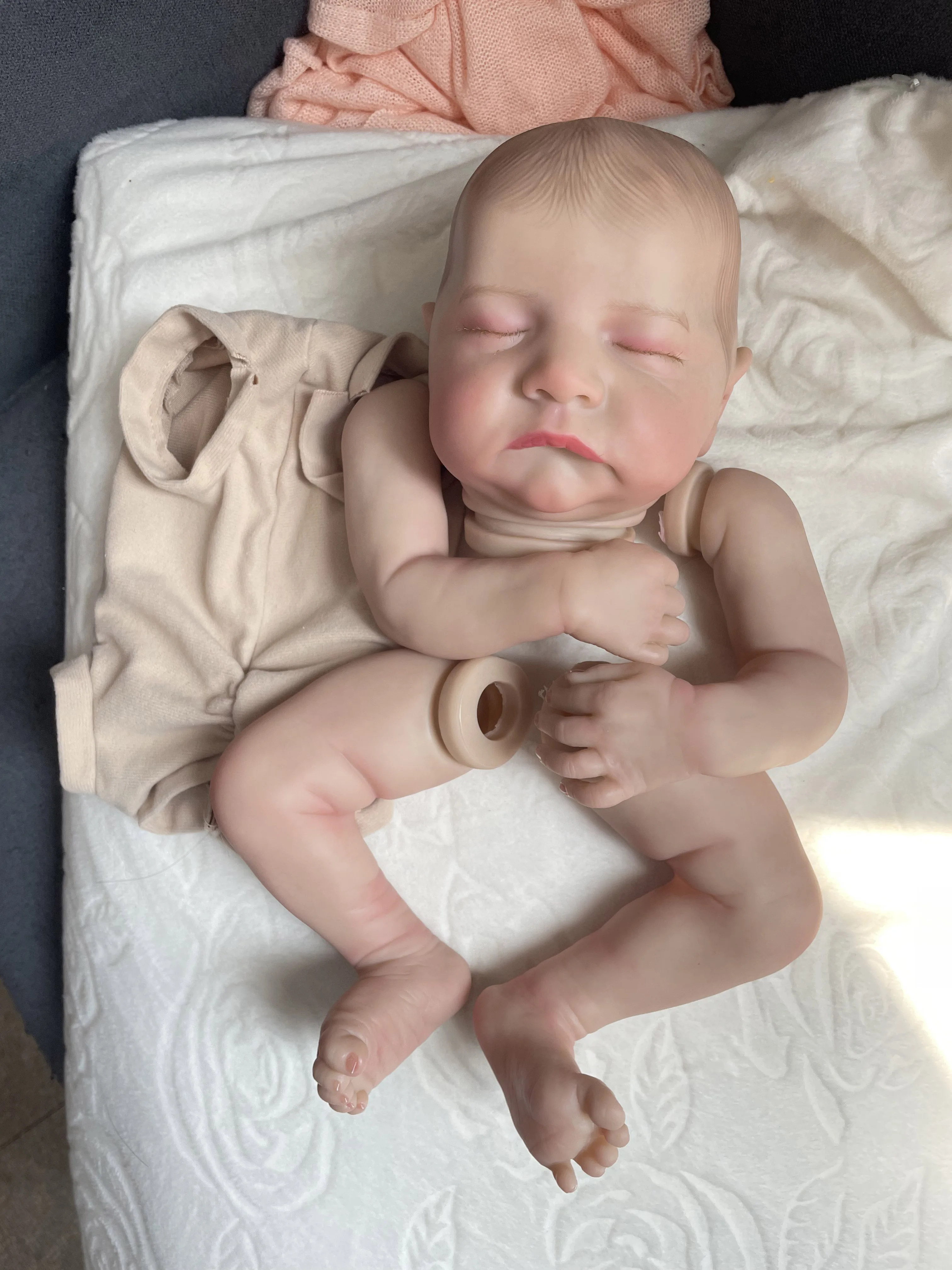 19 inch Levi Slapen Reborn Doll Kit Levensechte 3D huid Meerdere Lagen Schilderen Pop Onderdelen Met Zichtbare Aderen Hand tekenen Haar