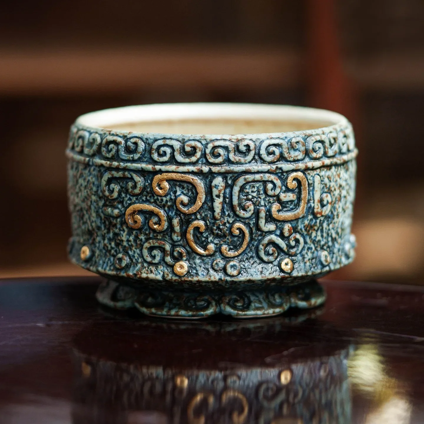 Gray-blue Flint Red Tea Washing Ceramic Cup Washing Tea Residue Tank Building Water Sprinkling Gold Relief Water Pot Decoration
