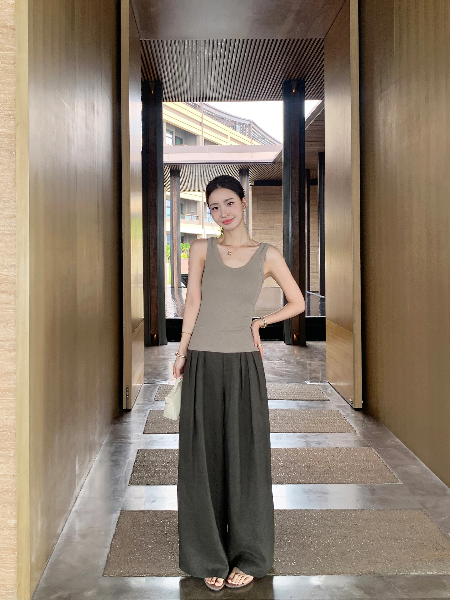 

Pusumede Linen Wide Leg Pants Women's Loose Casual Straight Leg Trousers Draped Old Money Style Comfortable Summer Long Pants