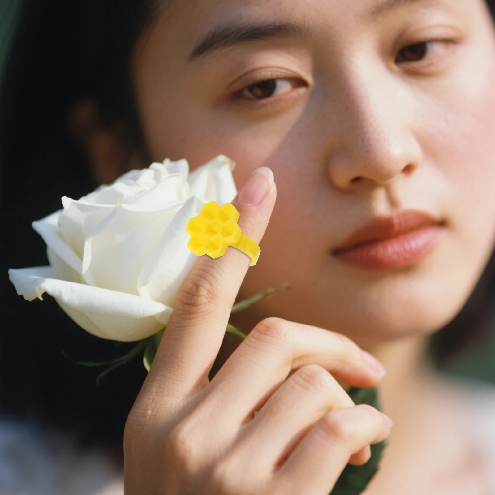 

250pcs Eyelash Glue Cup Hexagon Bloom Flower Lash Holder For Extensions Training Professionals Adhesive Storage Jar Container