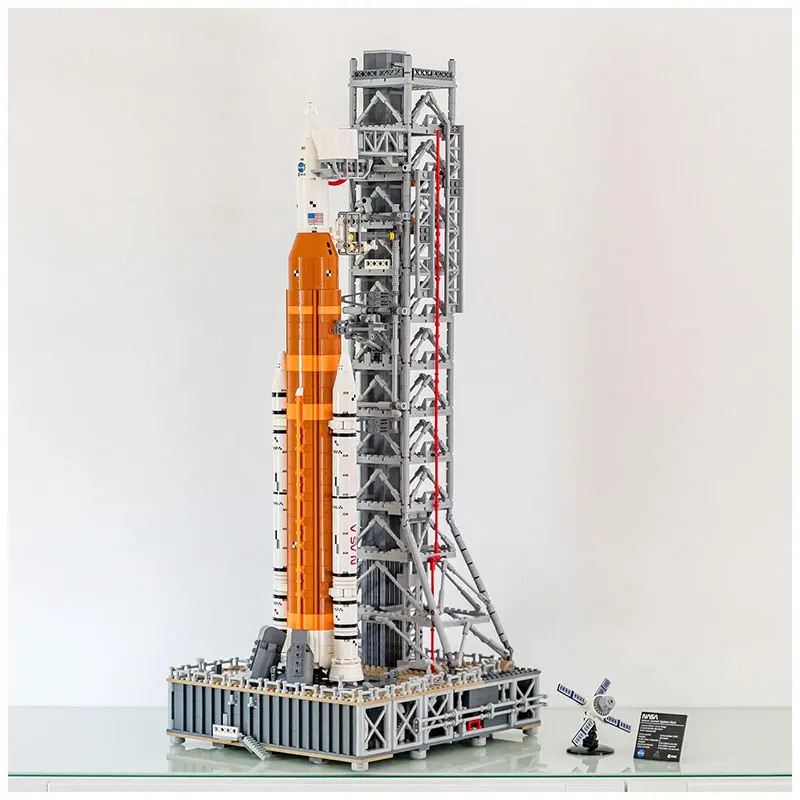 New 2024 3601Pcs Space Launch System Model Rocket Building Blocks Compatible Kids Adults Assembly Christmas birthday Toys