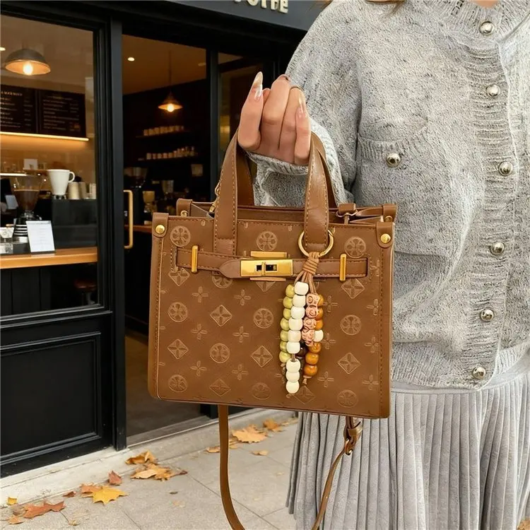 

Винтажная нишевая маленькая квадратная сумка для женщин, новинка 2026 года, модная сумка через плечо в корейском стиле с верхней ручкой