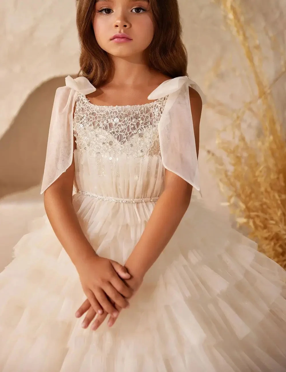 Cute Flower Girl Dress For Wedding Knee Length Feathers Tulle Puffy Applique Kids Birthday Party First Communion Ball Gowns