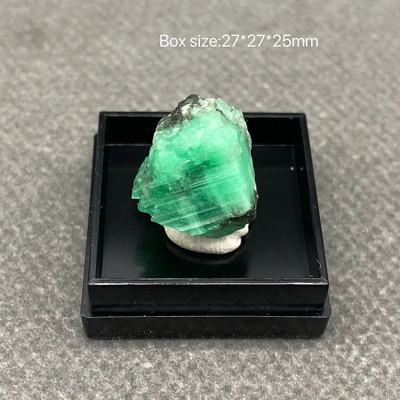 

100% Natural Emerald Mineral Specimens Stones and Crystals Healing Crystal +Box size:27*27*25mm