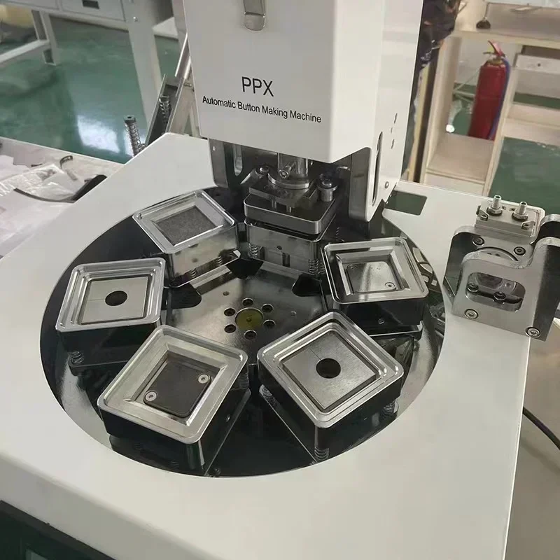 آلة مغناطيس الثلاجة اليدوية شبه الأوتوماتيكية آلة صنع مغناطيس الثلاجة آلة صنع شارة الأزرار