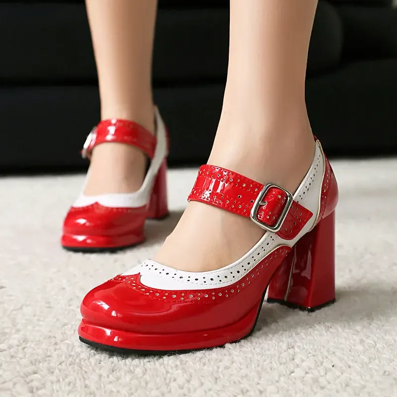 

Лакированная искусственная кожа контрастного цвета броги дизайнерские женские туфли в стиле Лолиты туфли на массивном высоком каблуке с пряжкой и ремешком на платформе туфли Мэри Джейн