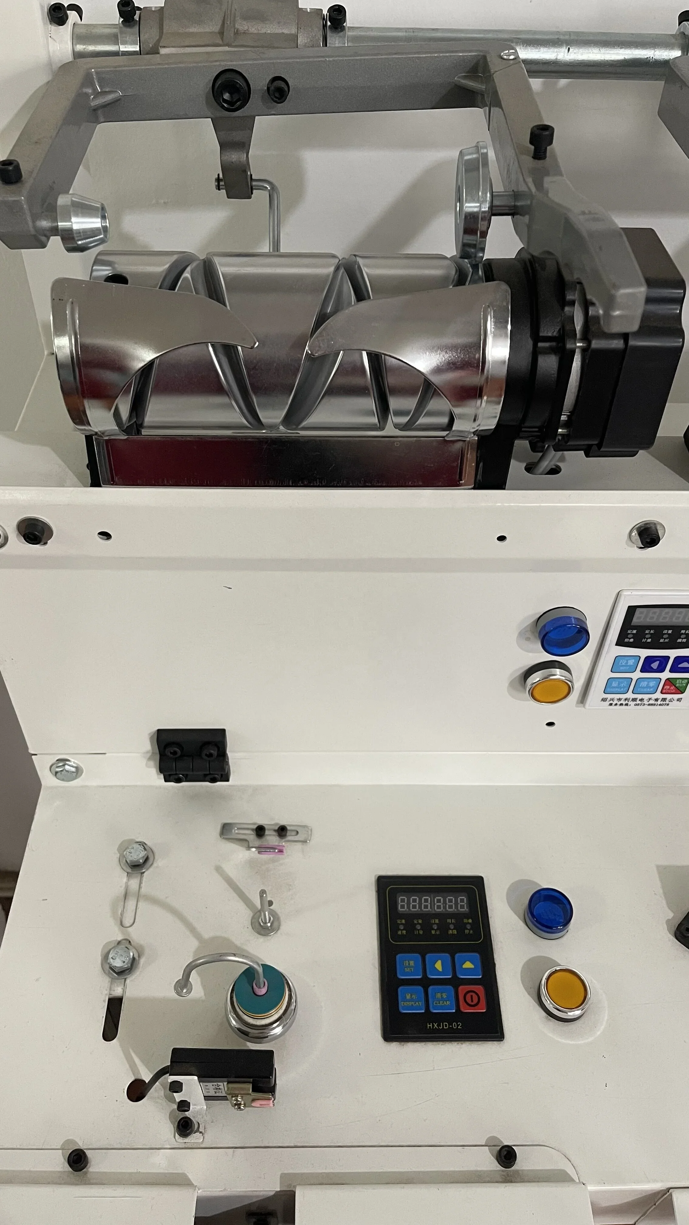 Automatische Hochgeschwindigkeits-Garnwickelmaschine mit einer Spindel
