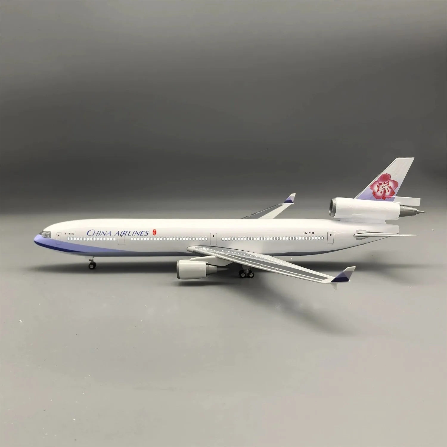 

1/130 Scale China Airways MD-11 Airplane Model Toy Aircraft 47cm Diecast Plane Model Kit Toys For Boys Souvenir Gift By Aviation