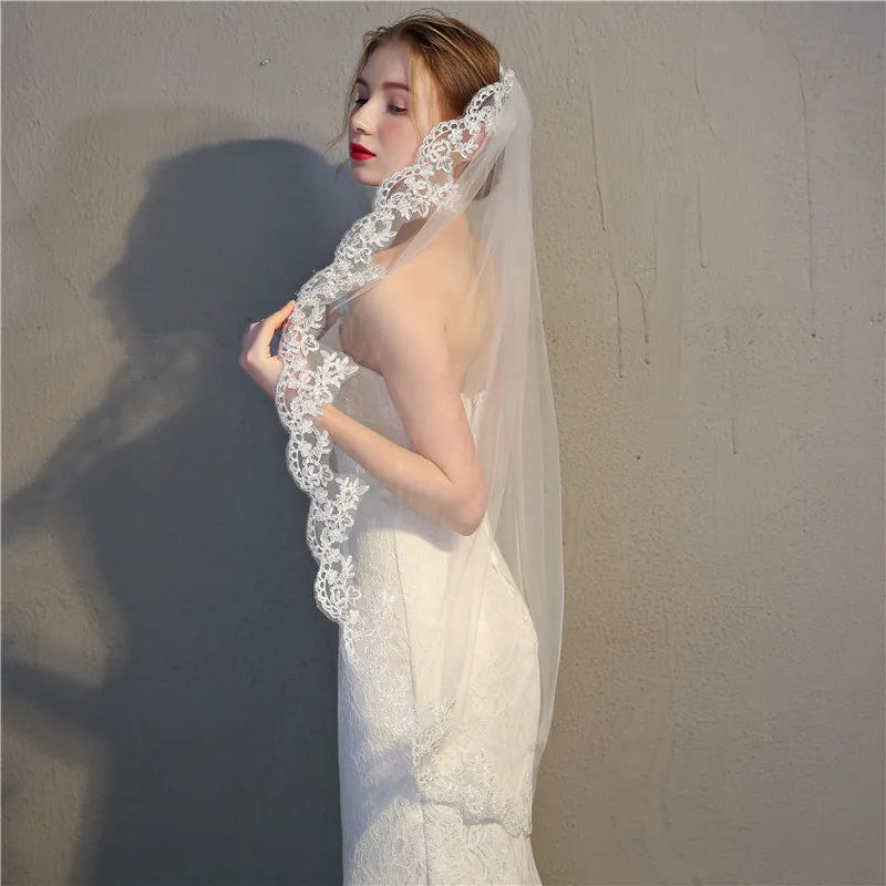 Luxury Embroidered White Lace Two- layers Tulle Wedding Veil With Comb Metal Hair Comb Short Bridal Veils