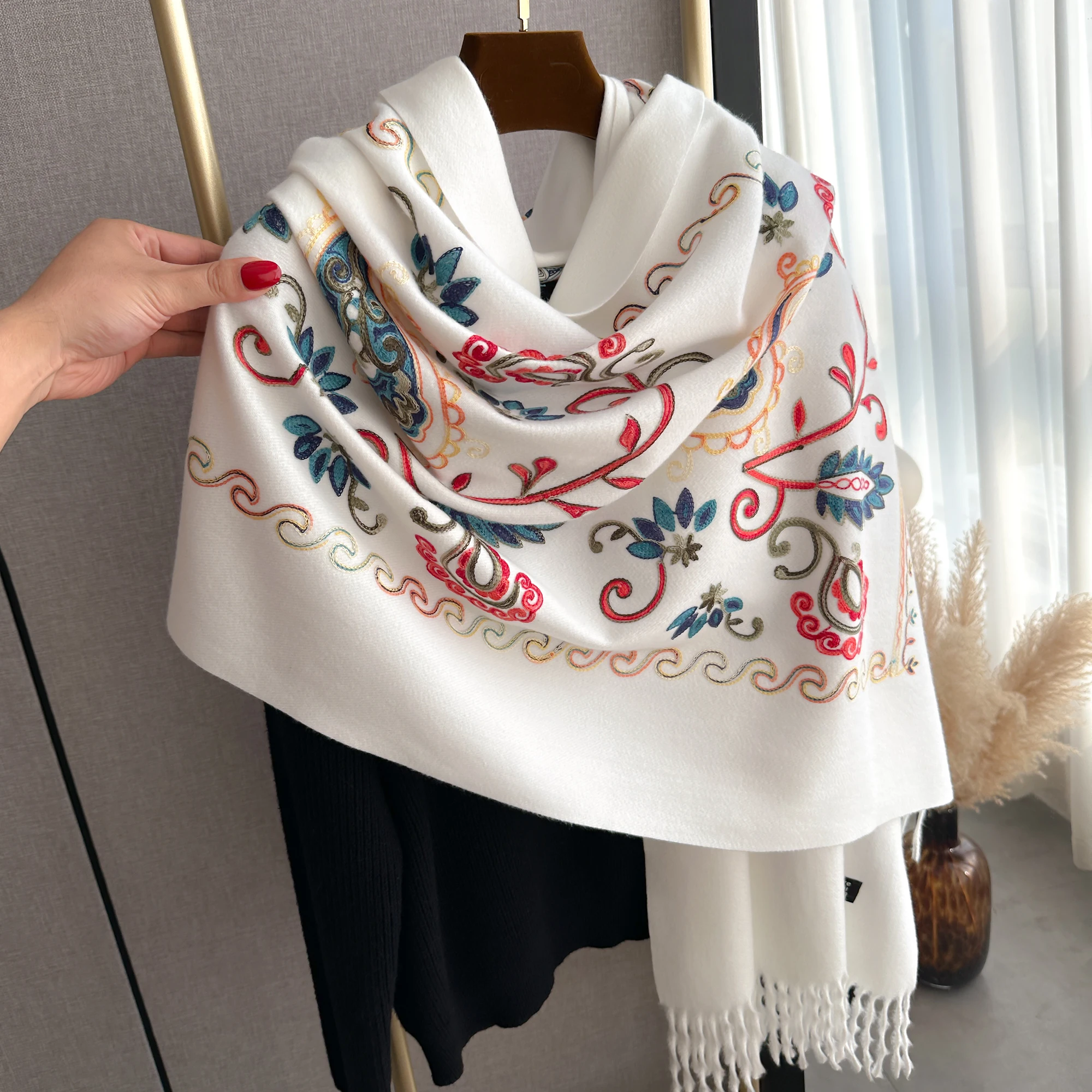 

Luxury High Quality Embroidery Scarf Elegant Women Winter Thick Warm Neck Pashmina Long Fringe Scarves Lady Blanket Soft Shawl