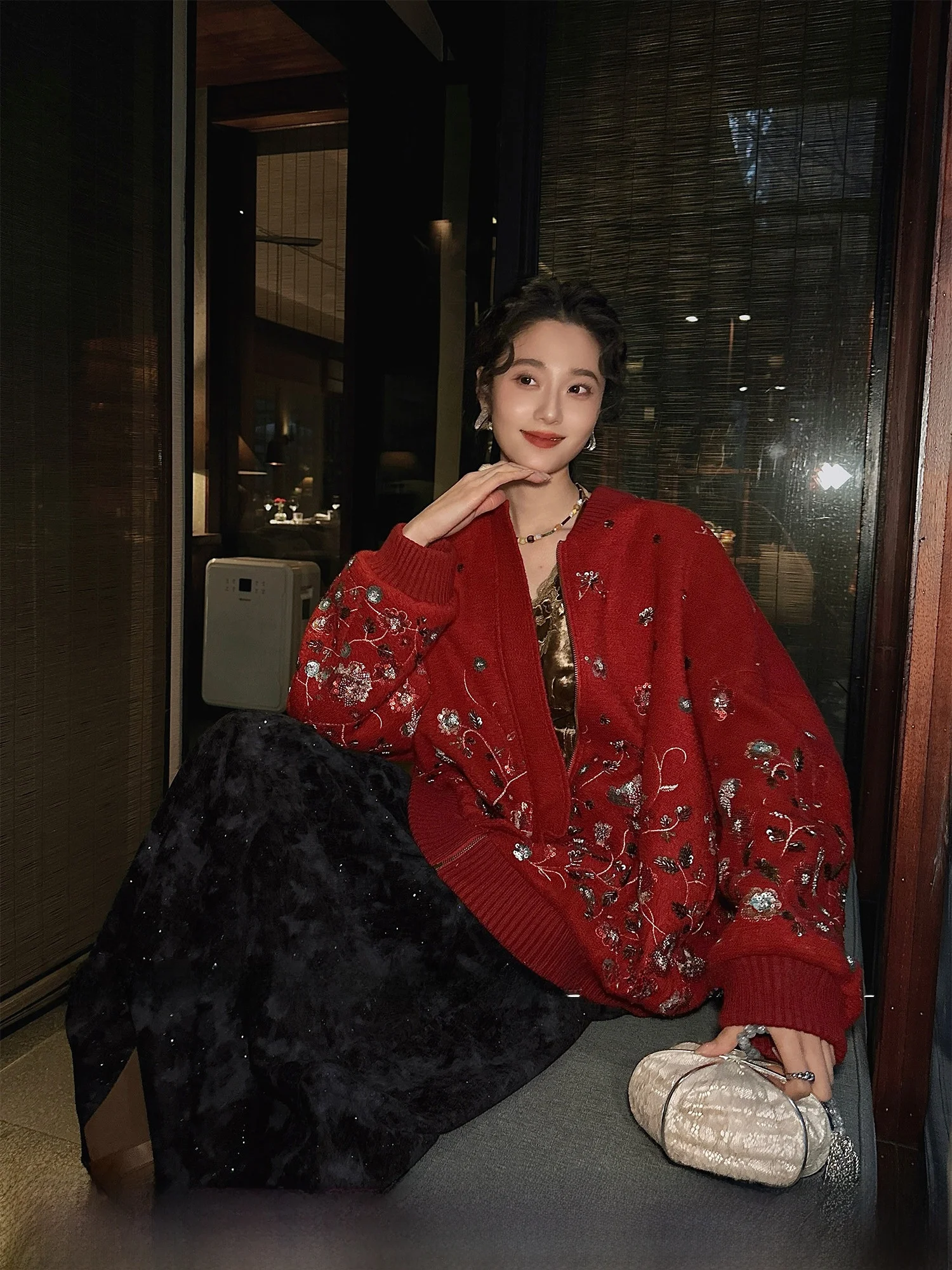 

Новая женская зимняя модная верхняя одежда Sanji Bla Flower: китайская вышивка бисером, шерсть и хлопок, бейсбольная куртка-бомбер