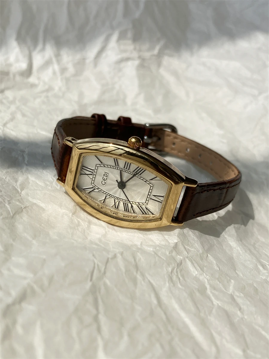 Orologio di lusso da donna, orologio blu foschia, orologio da donna impermeabile di lusso leggero di fascia alta con botte di vino, regalo per donne studentesse