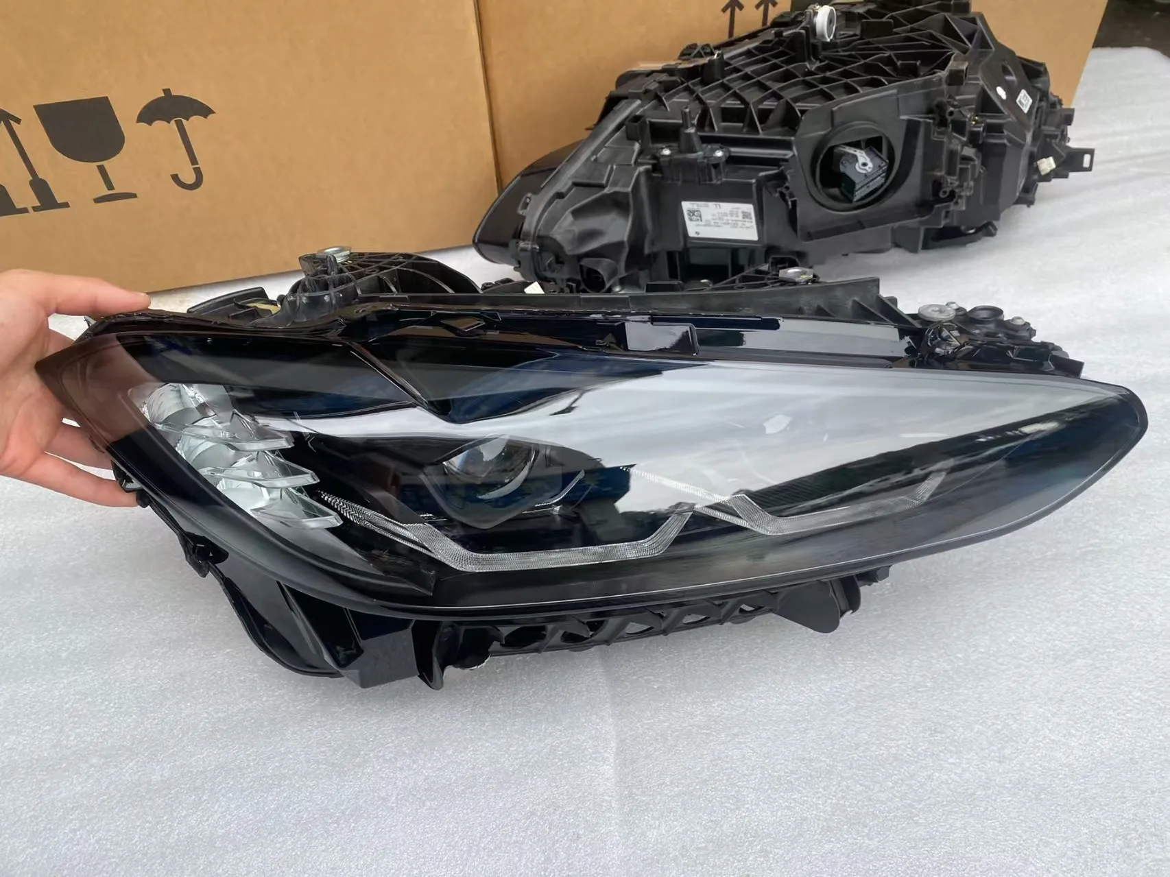 مناسبة لسيارات BMW 2021-2023 4 Series G22 G23 G26 420i, 425i, 430i مجموعة المصابيح الأمامية LED الأصلية اليسرى واليمنى